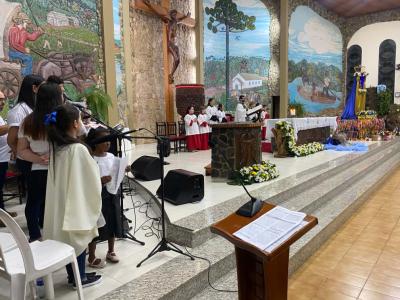 3º Dia da Novena reúne centenas de devotos no Santuário Nossa Senhora Aparecida Celebração foi presidida pelo Padre Aroldo Shinemann Filho e marcada por fé
